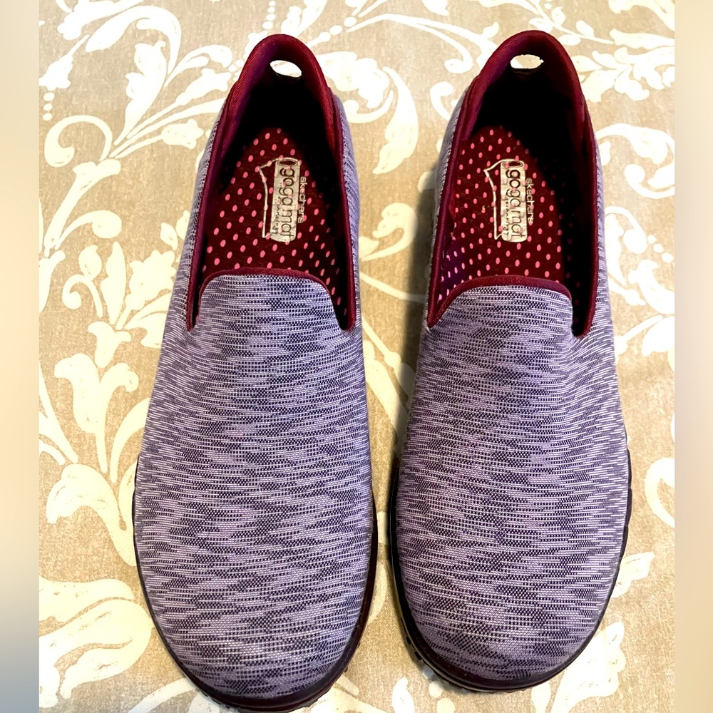 Skechers slip in comfort shoes size 8
